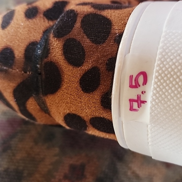 WOMEN'S 7.5 (40) TIGER PRINT ZIP-UP ANKLE BOOTS NWOT. - Picture 7 of 8